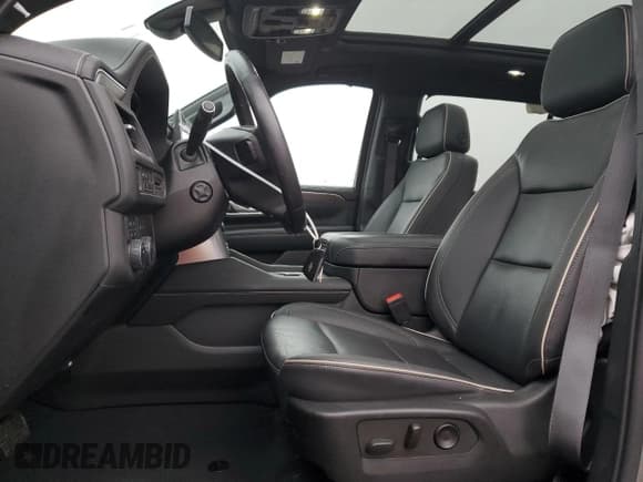 ✅ 2022 Chevrolet Suburban Premier • VIN: 1GNSKFKD9NR326119 • Lot: 82171323. Wystawiony na Copart z przebiegiem 23 203 mil. Bezpłatny archiwum sprzedaży aukcyjnych z USA i szczegółowy raport historii pojazdu na DreamBid. Zdjęcie 7.