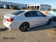✅ 2016 BMW 7 Series 750i xDrive • VIN: WBA7B0C59GG526741 • Lot: 86312384. Wystawiony na Copart z przebiegiem 90 360 mil. Bezpłatny archiwum sprzedaży aukcyjnych z USA i szczegółowy raport historii pojazdu na DreamBid. Zdjęcie 3.