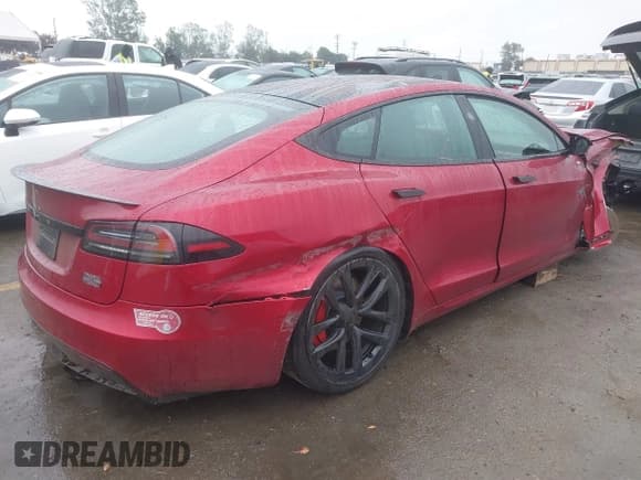 ✅ 2024 Tesla Model S Plaid • VIN: 5YJSA1E62RF533068 • Lot: 41505181. Wystawiony na IAAI z przebiegiem 4 232 mil. Bezpłatny archiwum sprzedaży aukcyjnych z USA i szczegółowy raport historii pojazdu na DreamBid. Zdjęcie 4.