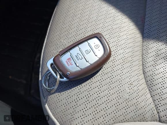 ✅ 2017 Hyundai Elantra SE • VIN: 5NPD84LF8HH061841 • Lot: 43100726. Listed on IAAI with 129,404 mi. Free auction sales archive from the USA and detailed vehicle history report at DreamBid. Image 11.