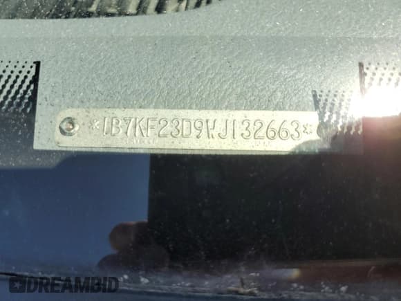 ✅ 1998 Dodge 2500 • VIN: 1B7KF23D9WJ132663 • Лот: 63760335. Опубликован ранее на Copart с пробегом 137 111 миль. Бесплатный доступ к архиву аукционных продаж из США и подробный отчёт об истории автомобиля на DreamBid. Изображение 13.