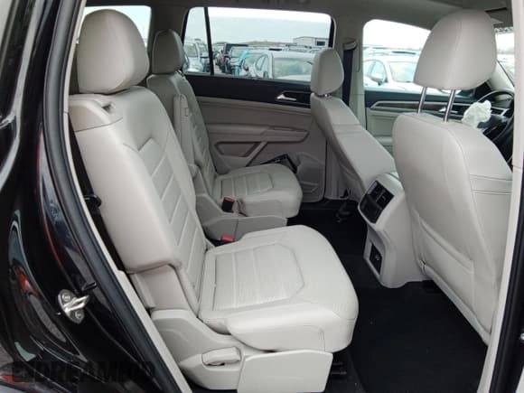 ✅ 2019 Volkswagen Atlas SEL Premium • VIN: 1V2NR2CA3KC621499 • Lot: 53777925. Listed on Copart with 108,604 mi. Free auction sales archive from the USA and detailed vehicle history report at DreamBid. Image 11.