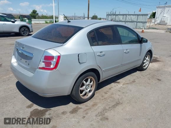 ✅ 2010 Nissan Sentra SR • VIN: 3N1AB6AP6AL693323 • Lot: 42781815. Wystawiony na IAAI z przebiegiem Nie podano. Bezpłatny archiwum sprzedaży aukcyjnych z USA i szczegółowy raport historii pojazdu na DreamBid. Zdjęcie 4.