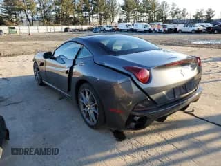 ✅ 2010 Ferrari California • VIN: ZFF65LJA8A0168430 • Lot: 45522895. Wystawiony na Copart z przebiegiem 25 999 mil. Bezpłatny archiwum sprzedaży aukcyjnych z USA i szczegółowy raport historii pojazdu na DreamBid. Zdjęcie 2.
