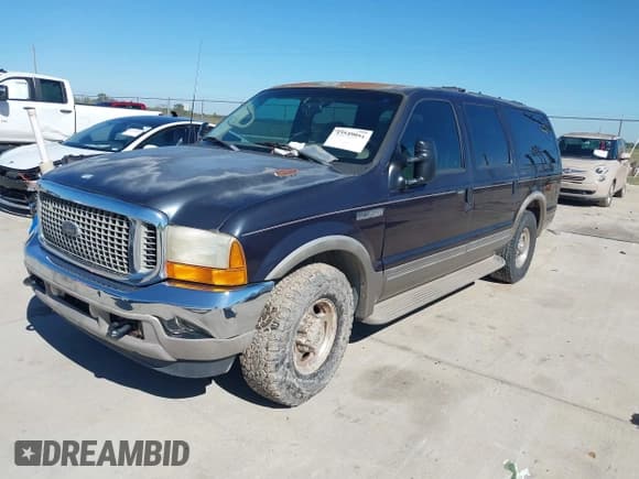 ✅ 2001 Ford Excursion Limited • VIN: 1FMNU42S61EB45916 • Лот: 43549051. Опубликован ранее на IAAI с пробегом 215 546 миль. Бесплатный доступ к архиву аукционных продаж из США и подробный отчёт об истории автомобиля на DreamBid. Изображение 2.
