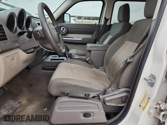 ✅ 2007 Dodge Nitro SLT • VIN: 1D8GT58K57W718953 • Lot: 90119395. Wystawiony na Copart z przebiegiem 163 241 mil. Bezpłatny archiwum sprzedaży aukcyjnych z USA i szczegółowy raport historii pojazdu na DreamBid. Zdjęcie 7.