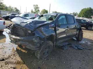 2020 Chevrolet Silverado 1500 LT Trail Boss z VIN 1GCPYFED3LZ367500, wystawiony jako Copart lot #62515035 z przebiegiem Nie podano mil oraz Nie do naprawy • Non repairable. Historia ofert i sprzedaży dostępna na DreamBid. Obrazek 1.