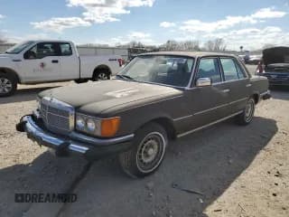 ✅ 1980 Mercedes-Benz 300 • VIN: 11612012017455 • Lot: 51181455. Wystawiony na Copart z przebiegiem 191 543 mil. Bezpłatny archiwum sprzedaży aukcyjnych z USA i szczegółowy raport historii pojazdu na DreamBid. Zdjęcie 1.