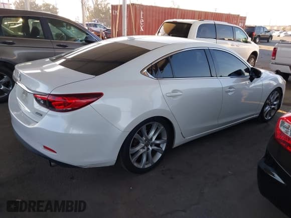 ✅ 2015 Mazda 6 i Touring • VIN: JM1GJ1V5XF1180550 • Lot: 43218155. Wystawiony na IAAI z przebiegiem 124 975 mil. Bezpłatny archiwum sprzedaży aukcyjnych z USA i szczegółowy raport historii pojazdu na DreamBid. Zdjęcie 4.