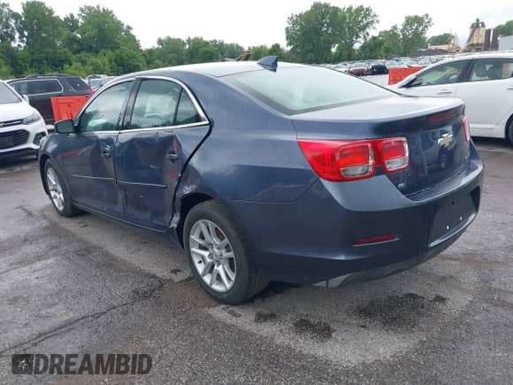 2015 Chevrolet Malibu LT z VIN 1G11C5SL9FF235771, wystawiony jako IAAI lot #39303861 z przebiegiem 109 571 mil mil oraz . Historia ofert i sprzedaży dostępna na DreamBid. Obrazek 3.