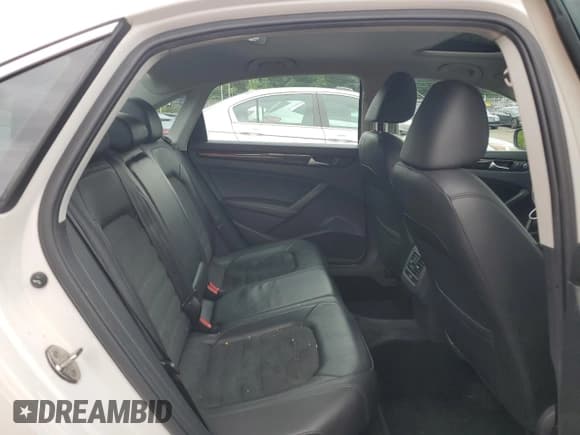 ✅ 2015 Volkswagen Passat SEL Premium • VIN: 1VWCS7A30FC046716 • Лот: 58983275. Опубликован ранее на Copart с пробегом 162 287 миль. Бесплатный доступ к архиву аукционных продаж из США и подробный отчёт об истории автомобиля на DreamBid. Изображение 10.