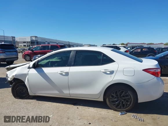 ✅ 2017 Toyota Corolla L • VIN: 5YFBURHE0HP667704 • Lot: 43565227. Wystawiony na IAAI z przebiegiem 135 750 mil. Bezpłatny archiwum sprzedaży aukcyjnych z USA i szczegółowy raport historii pojazdu na DreamBid. Zdjęcie 14.
