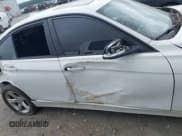 ✅ 2015 BMW 3 Series 328i xDrive • VIN: WBA3B5C59FF962117 • Lot: 42624295. Wystawiony na IAAI z przebiegiem 138 334 mil. Bezpłatny archiwum sprzedaży aukcyjnych z USA i szczegółowy raport historii pojazdu na DreamBid. Zdjęcie 14.