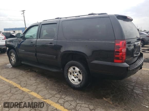 ✅ 2011 Chevrolet Suburban LS • VIN: 1GNSKHE33BR215592 • Lot: 73824354. Wystawiony na Copart z przebiegiem 230 778 mil. Bezpłatny archiwum sprzedaży aukcyjnych z USA i szczegółowy raport historii pojazdu na DreamBid. Zdjęcie 2.