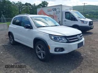 ✅ 2017 Volkswagen Tiguan Sport • VIN: WVGUV7AX2HK029485 • Lot: 42548916. Wystawiony na IAAI z przebiegiem 116 375 mil. Bezpłatny archiwum sprzedaży aukcyjnych z USA i szczegółowy raport historii pojazdu na DreamBid. Zdjęcie 1.