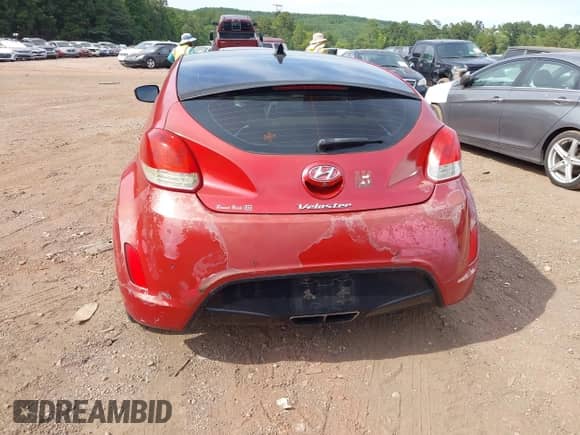2013 Hyundai Veloster w/Black Int с VIN KMHTC6AD3DU099707, выставлен на аукционе IAAI как лот 43076379 с пробегом 128 517 миль миль и . История ставок и продаж доступна на DreamBid. Изображение 6.