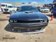 2017 Dodge Challenger 392 Hemi Scat Pack Shaker z VIN 2C3CDZFJ5HH601311, wystawiony jako Copart lot #82135595 z przebiegiem 60 553 mil mil oraz Szkoda całkowita • Salvage title. Historia ofert i sprzedaży dostępna na DreamBid. Obrazek 5.