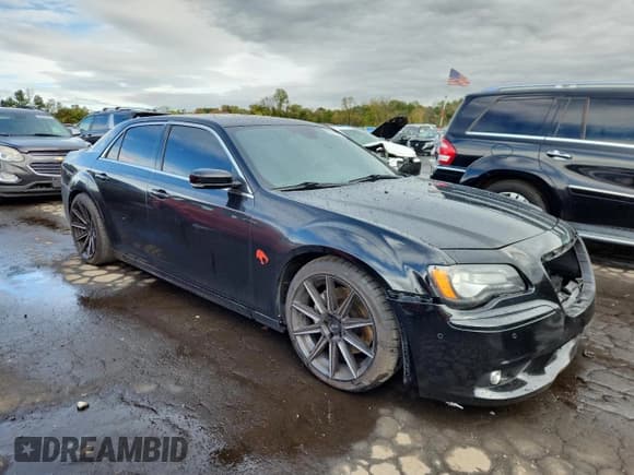 ✅ 2012 Chrysler 300 SRT-8 • VIN: 2C3CCAFJ8CH800768 • Lot: 85365035. Wystawiony na Copart z przebiegiem 138 174 mil. Bezpłatny archiwum sprzedaży aukcyjnych z USA i szczegółowy raport historii pojazdu na DreamBid. Zdjęcie 4.