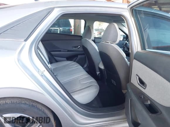 ✅ 2021 Hyundai Elantra Limited • VIN: 5NPLP4AG7MH028883 • Lot: 43427337. Listed on IAAI with 62,150 mi. Free auction sales archive from the USA and detailed vehicle history report at DreamBid. Image 8.