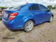 2017 Chevrolet Sonic LS z VIN 1G1JB5SH6H4143935, wystawiony jako Copart lot #71027014 z przebiegiem 92 101 mil mil oraz Szkoda całkowita • Salvage title. Historia ofert i sprzedaży dostępna na DreamBid. Obrazek 3.