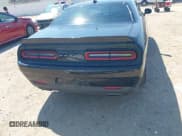 ✅ 2018 Dodge Challenger SXT • VIN: 2C3CDZAG0JH232858 • Lot: 43135440. Wystawiony na IAAI z przebiegiem 114 000 mil. Bezpłatny archiwum sprzedaży aukcyjnych z USA i szczegółowy raport historii pojazdu na DreamBid. Zdjęcie 17.