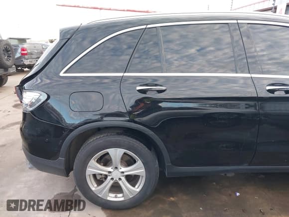 ✅ 2016 Mercedes-Benz GLC 300 • VIN: WDC0G4JB6GF014540 • Lot: 41312080. Wystawiony na IAAI z przebiegiem 133 514 mil. Bezpłatny archiwum sprzedaży aukcyjnych z USA i szczegółowy raport historii pojazdu na DreamBid. Zdjęcie 17.