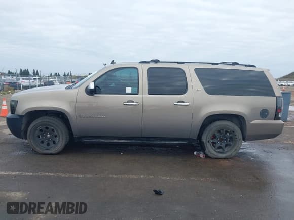 ✅ 2007 Chevrolet Suburban LTZ • VIN: 1GNFK16327J154121 • Lot: 43727475. Listed on IAAI with 190,340 mi. Free auction sales archive from the USA and detailed vehicle history report at DreamBid. Image 15.