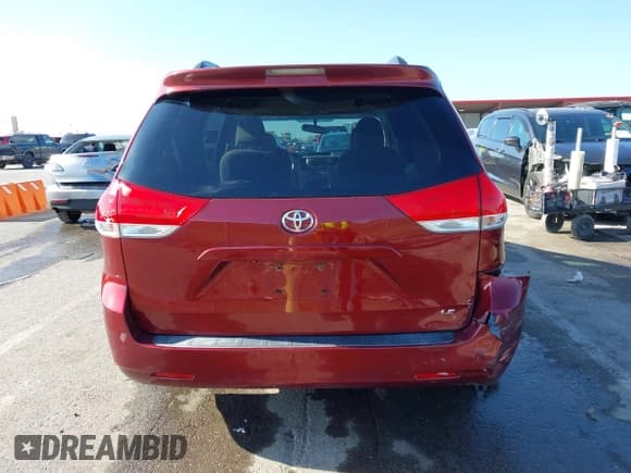✅ 2014 Toyota Sienna LE • VIN: 5TDKK3DC0ES414683 • Lot: 43707898. Listed on IAAI with 112,609 mi. Free auction sales archive from the USA and detailed vehicle history report at DreamBid. Image 16.