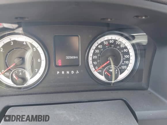 2024 Ram 1500 SLT z VIN 1C6RR7GG1RS143363, wystawiony jako IAAI lot #42674162 z przebiegiem 32 989 mil mil oraz . Historia ofert i sprzedaży dostępna na DreamBid. Obrazek 7.