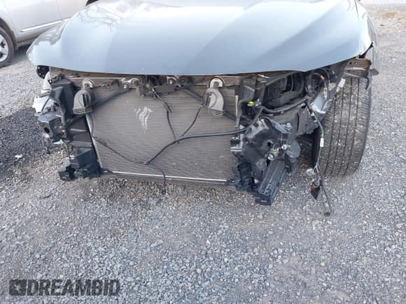 ✅ 2020 Toyota Camry SE • VIN: 4T1M11AK8LU322995 • Lot: 43640820. Listed on IAAI with 27,778 mi. Free auction sales archive from the USA and detailed vehicle history report at DreamBid. Image 6.