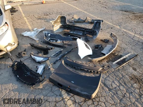 ✅ 2020 Buick Enclave Essence • VIN: 5GAERBKW3LJ328022 • Lot: 80997635. Listed on Copart with 83,630 mi. Free auction sales archive from the USA and detailed vehicle history report at DreamBid. Image 13.