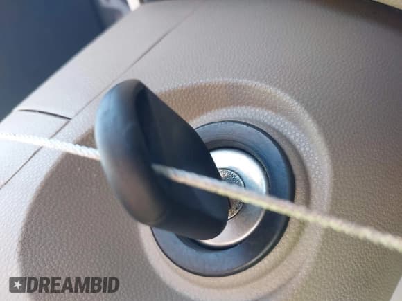 ✅ 2008 Mercury Mariner Premier • VIN: 4M2CU97178KJ20053 • Лот: 43682747. Опубликован ранее на IAAI с пробегом 187 638 миль. Бесплатный доступ к архиву аукционных продаж из США и подробный отчёт об истории автомобиля на DreamBid. Изображение 11.