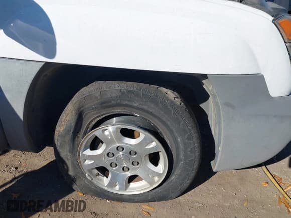 ✅ 2002 Chevrolet Avalanche • VIN: 3GNEC13T32G319908 • Lot: 43625272. Listed on IAAI with 184,181 mi. Free auction sales archive from the USA and detailed vehicle history report at DreamBid. Image 6.