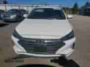 ✅ 2020 Hyundai Elantra SE • VIN: 5NPD74LF8LH509992 • Lot: 75617994. Wystawiony na Copart z przebiegiem 71 232 mil mil. Skorzystaj z bezpłatnego archiwum sprzedaży aukcyjnych z USA i zobacz szczegółowy raport historii pojazdu na DreamBid. Zdjęcie 5.