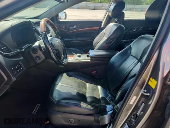 ✅ 2016 Kia K900 Luxury • VIN: KNALU4D32G6031977 • Lot: 63266265. Wystawiony na Copart z przebiegiem 155 026 mil. Bezpłatny archiwum sprzedaży aukcyjnych z USA i szczegółowy raport historii pojazdu na DreamBid. Zdjęcie 7.