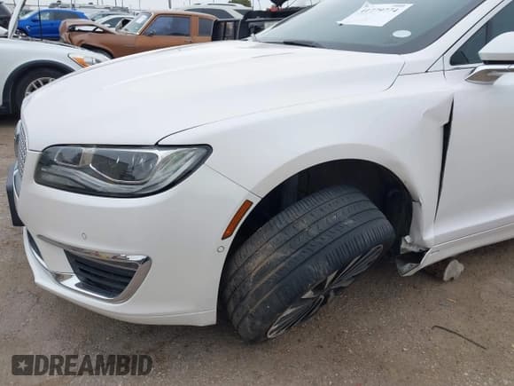 ✅ 2018 Lincoln MKZ • VIN: 3LN6L5HC4JR609425 • Lot: 41779774. Listed on IAAI with 117,243 mi. Free auction sales archive from the USA and detailed vehicle history report at DreamBid. Image 6.