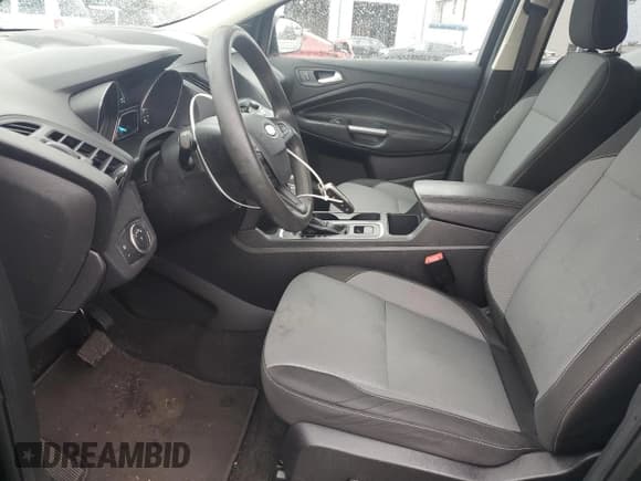 ✅ 2019 Ford Escape SE • VIN: 1FMCU9GDXKUA48739 • Lot: 67376565. Wystawiony na Copart z przebiegiem 58 059 mil. Bezpłatny archiwum sprzedaży aukcyjnych z USA i szczegółowy raport historii pojazdu na DreamBid. Zdjęcie 7.