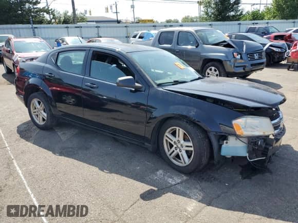 2014 Dodge Avenger SE z VIN 1C3CDZAG1EN201843, wystawiony jako Copart lot #68341334 z przebiegiem Nie podano mil oraz Szkoda całkowita • Salvage title. Historia ofert i sprzedaży dostępna na DreamBid. Obrazek 4.