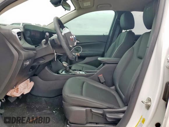 ✅ 2024 Buick Encore GX Sport Touring • VIN: KL4AMDSL6RB059198 • Lot: 60701795. Wystawiony na Copart z przebiegiem 21 401 mil. Bezpłatny archiwum sprzedaży aukcyjnych z USA i szczegółowy raport historii pojazdu na DreamBid. Zdjęcie 7.