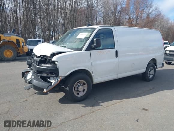 ✅ 2025 Chevrolet Express Cargo • VIN: 1GCWGAFP8S1103776 • Lot: 43691711. Wystawiony na IAAI z przebiegiem 9 870 mil. Bezpłatny archiwum sprzedaży aukcyjnych z USA i szczegółowy raport historii pojazdu na DreamBid. Zdjęcie 20.