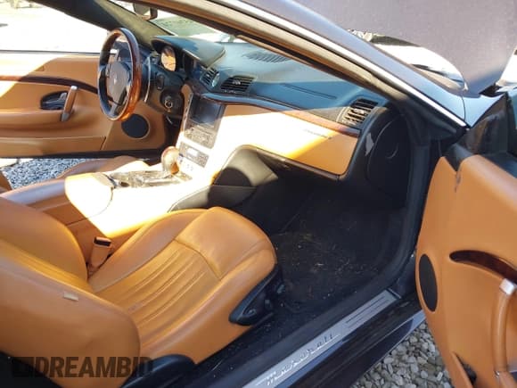 ✅ 2010 Maserati GranTurismo S Auto • VIN: ZAM45KLA0A0053443 • Lot: 43741724. Wystawiony na IAAI z przebiegiem 122 455 mil. Bezpłatny archiwum sprzedaży aukcyjnych z USA i szczegółowy raport historii pojazdu na DreamBid. Zdjęcie 5.