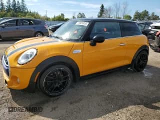 ✅ 2016 MINI Hardtop S • VIN: WMWXP7C56G2C61044 • Лот: 71831815. Опубликован ранее на Copart с пробегом 130 698 миль. Бесплатный доступ к архиву аукционных продаж из США и подробный отчёт об истории автомобиля на DreamBid. Изображение 1.