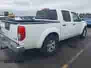 2013 Nissan Frontier SV z VIN 1N6AD0EV3DN719388, wystawiony jako IAAI lot #43338540 z przebiegiem 285 855 mil mil oraz . Historia ofert i sprzedaży dostępna na DreamBid. Obrazek 4.