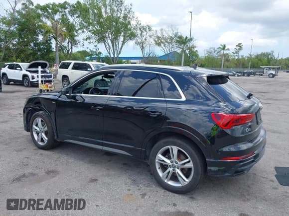 ✅ 2020 Audi Q3 S line Premium Plus • VIN: WA1EECF33L1052774 • Lot: 42199200. Wystawiony na IAAI z przebiegiem 55 008 mil. Bezpłatny archiwum sprzedaży aukcyjnych z USA i szczegółowy raport historii pojazdu na DreamBid. Zdjęcie 3.