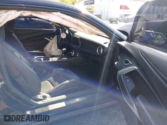 ✅ 2019 Chevrolet Camaro 2SS • VIN: 1G1FH1R76K0159612 • Lot: 43526862. Wystawiony na IAAI z przebiegiem 67 747 mil. Bezpłatny archiwum sprzedaży aukcyjnych z USA i szczegółowy raport historii pojazdu na DreamBid. Zdjęcie 5.