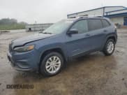 ✅ 2021 Jeep Cherokee Latitude • VIN: 1C4PJMCB1MD140590 • Lot: 65762025. Wystawiony na Copart z przebiegiem 106 758 mil. Bezpłatny archiwum sprzedaży aukcyjnych z USA i szczegółowy raport historii pojazdu na DreamBid. Zdjęcie 1.