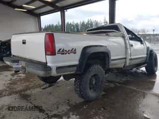 1997 Chevrolet Silverado 2500 z VIN 1GCGK24R4VE160857, wystawiony jako IAAI lot #41798803 z przebiegiem 272 908 mil mil oraz . Historia ofert i sprzedaży dostępna na DreamBid. Obrazek 4.