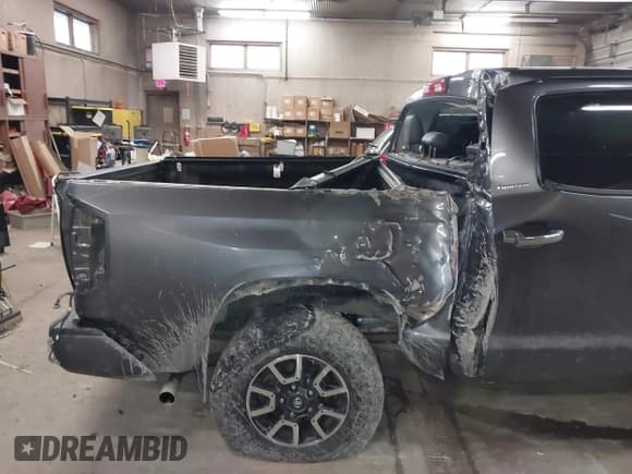 ✅ 2017 Toyota Tundra Limited • VIN: 5TFHW5F10HX648214 • Lot: 41674660. Listed on IAAI with 194,942 mi. Free auction sales archive from the USA and detailed vehicle history report at DreamBid. Image 6.