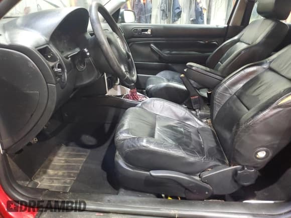 ✅ 2003 Volkswagen Golf GTI • VIN: 9BWDE61J334011753 • Lot: 84196665. Wystawiony na Copart z przebiegiem 200 953 mil. Bezpłatny archiwum sprzedaży aukcyjnych z USA i szczegółowy raport historii pojazdu na DreamBid. Zdjęcie 7.