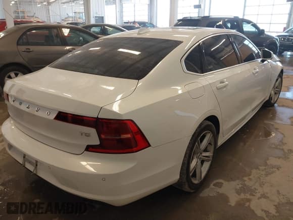 ✅ 2019 Volvo S90 Momentum • VIN: LVY102AK5KP081791 • Lot: 41632562. Listed on IAAI with 117,384 mi. Free auction sales archive from the USA and detailed vehicle history report at DreamBid. Image 4.